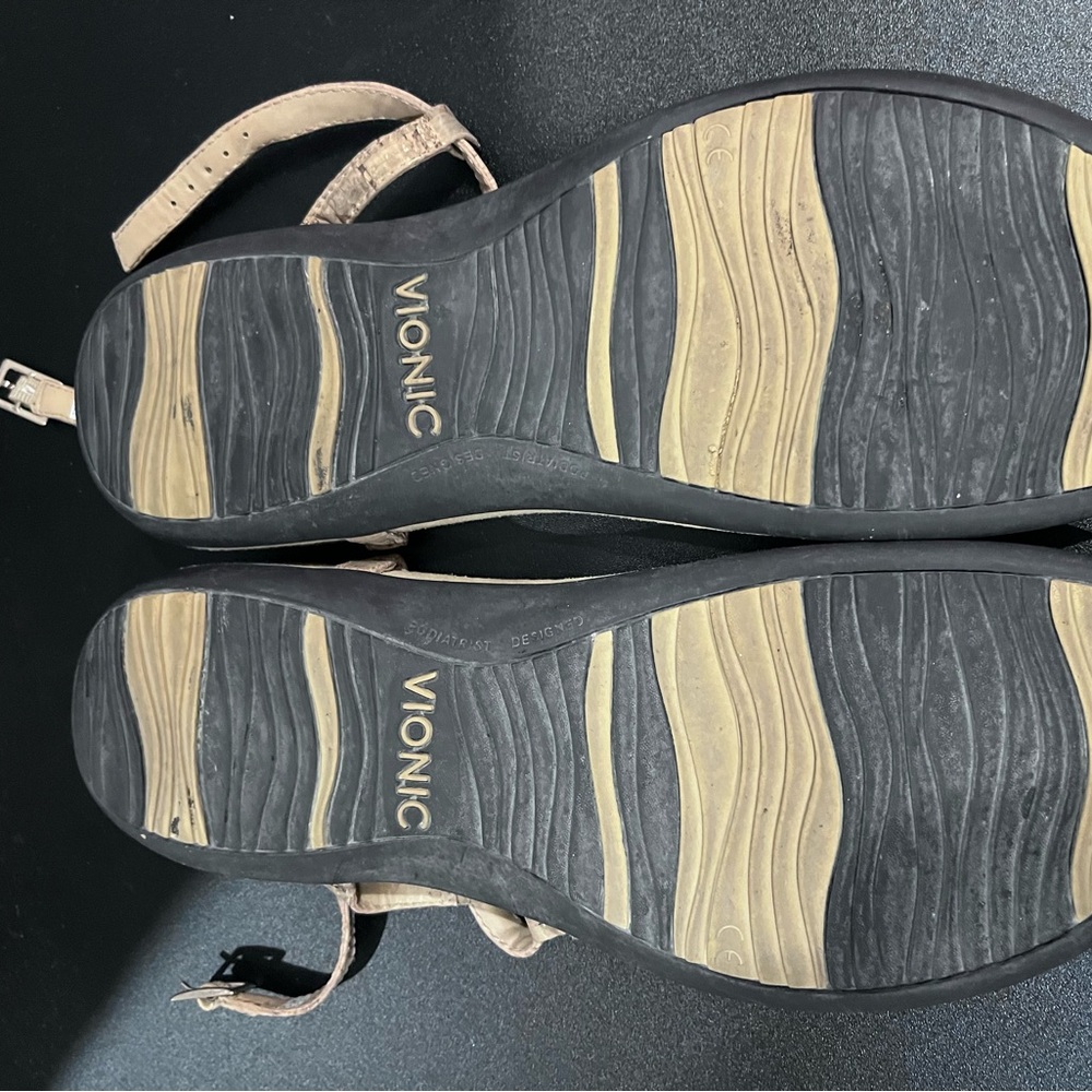 Vionic sandals - Picture 2 of 3
